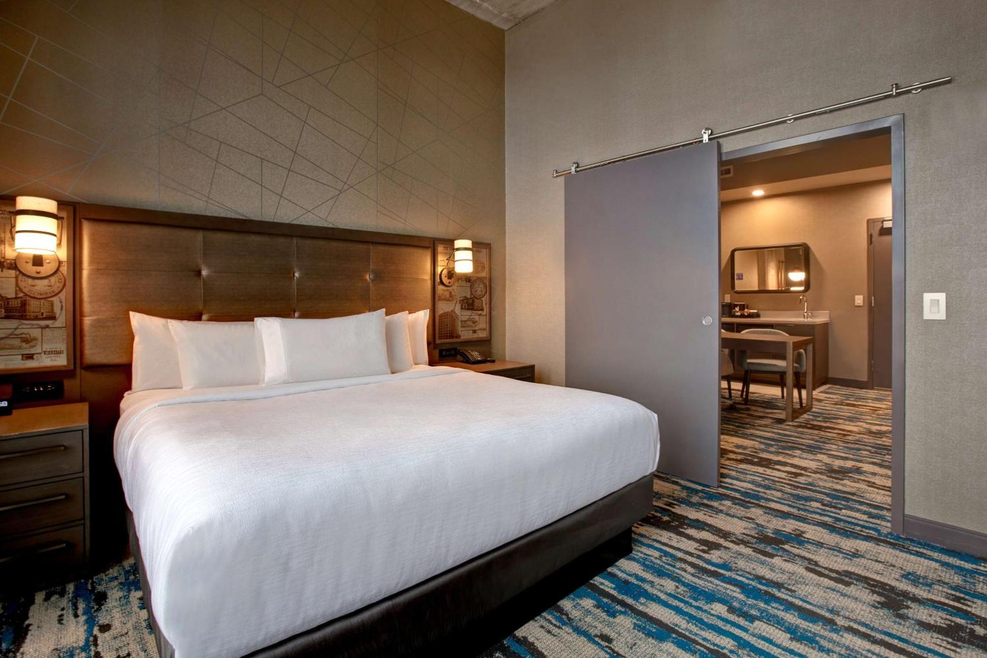 Two-Room King Suite,1557104917:JPEG